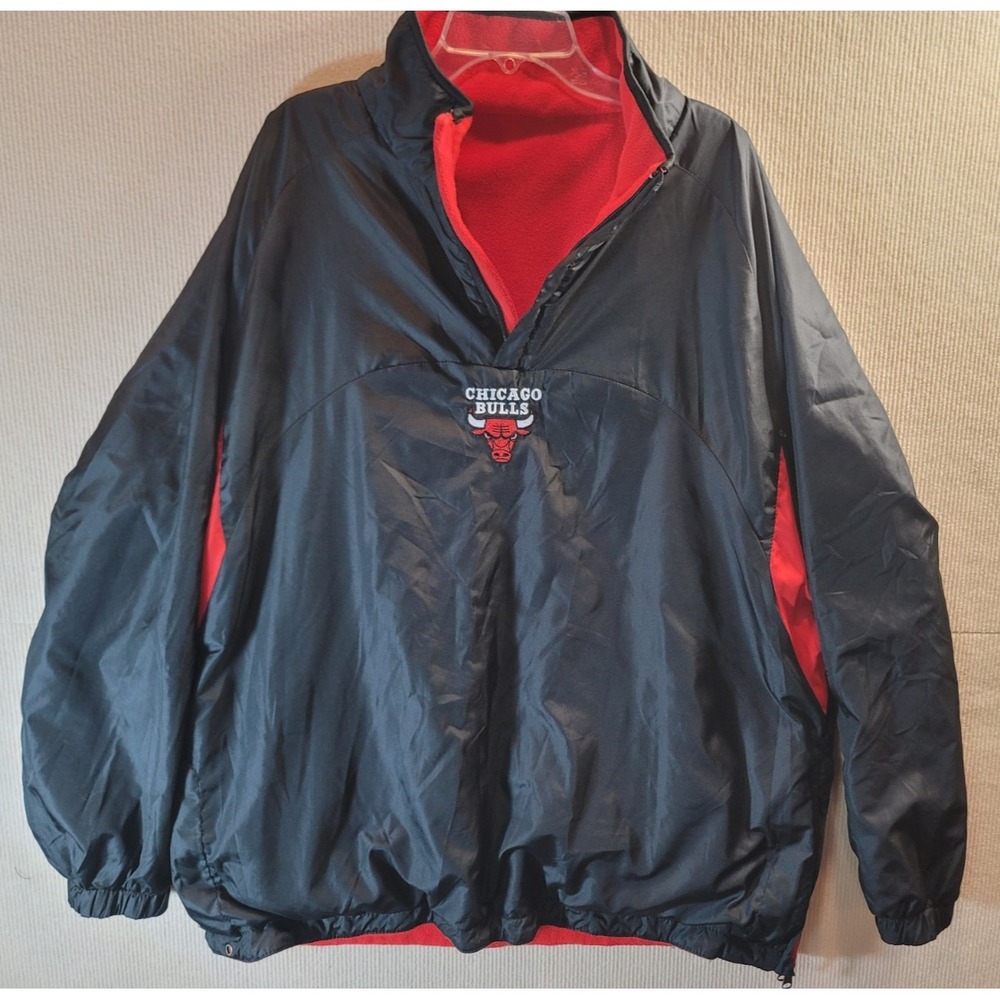 NBA Chicago Bulls resersible Pull over fleece nylon Large Red black Vintage